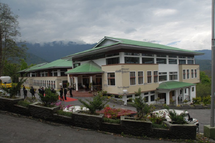 https://cache.careers360.mobi/media/colleges/social-media/media-gallery/858/2018/12/17/Entrance of Institution of Hotel Management Gangtok_Campus-view.jpg